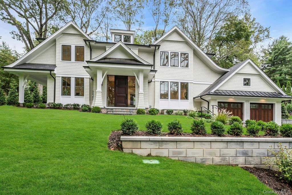 Photo of 80 The Oaks, Roslyn Estates, NY 11576 (MLS # 853186)