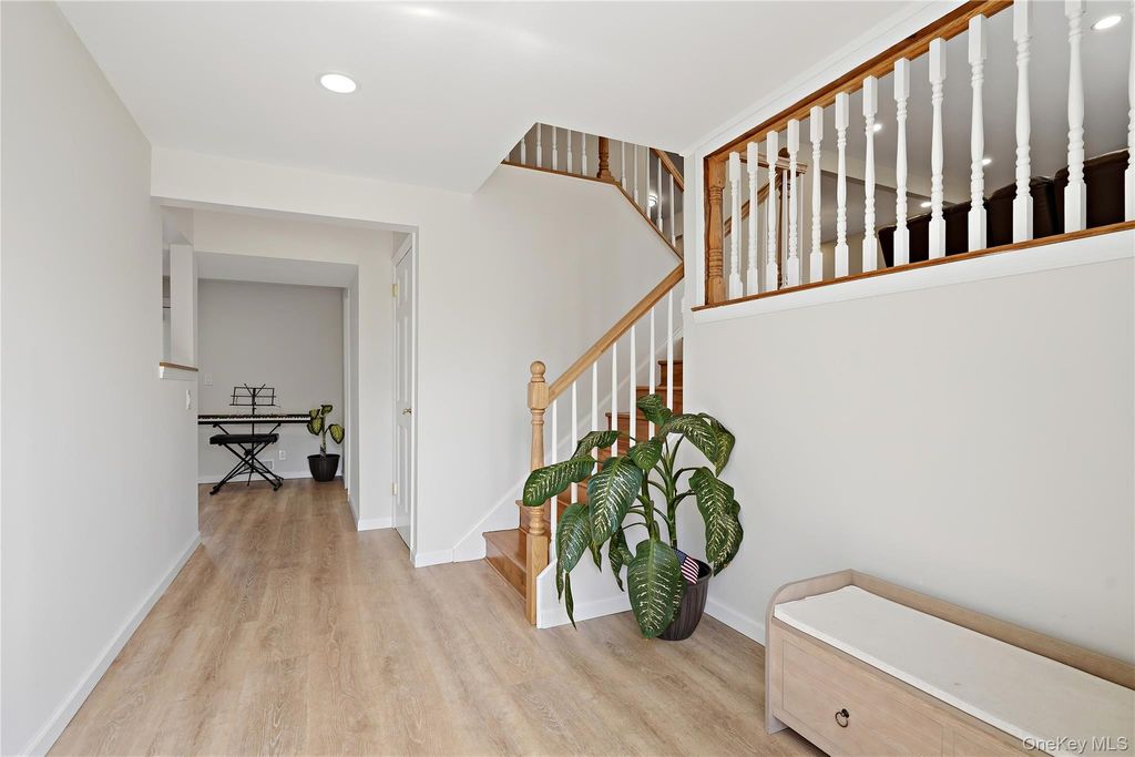 Photo of 10 Valleyview Road, Elmsford, NY 10523 (MLS # 984082)