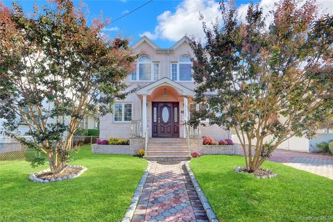 32 3rd Avenue, New Hyde Park, NY 11040 - MLS#: 928562