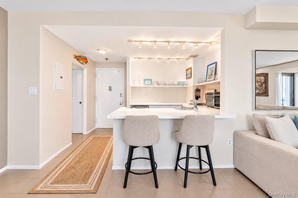 Photo of 100 W Broadway #4N, Long Beach, NY 11561 (MLS # 1061400)