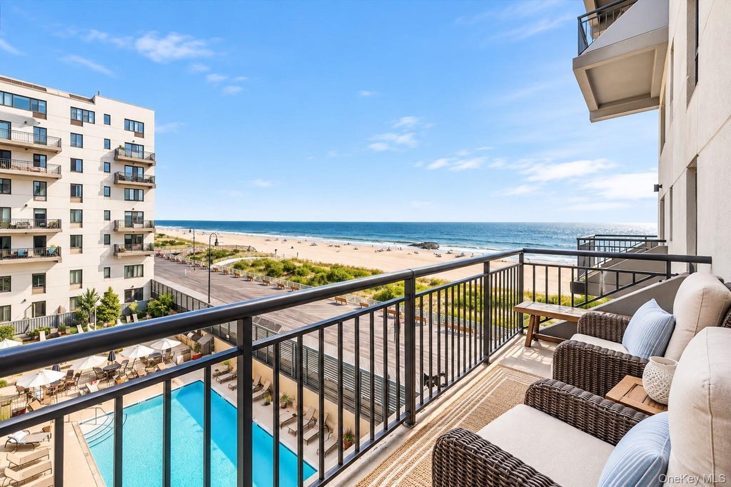 Photo of 100 W Broadway #4N, Long Beach, NY 11561 (MLS # 1061400)