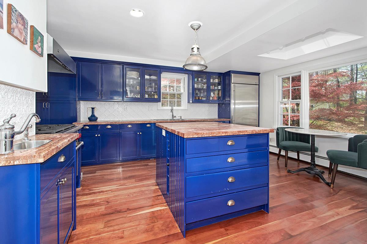 Chappaqua, New York 10514, United States, 3 Bedrooms Bedrooms, ,4 BathroomsBathrooms,Residential,Active,162186