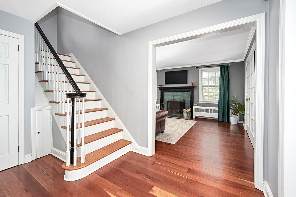 Chappaqua, New York 10514, United States, 3 Bedrooms Bedrooms, ,4 BathroomsBathrooms,Residential,Active,162186