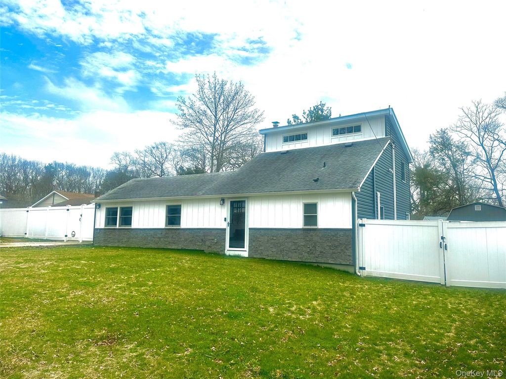 Photo of 8 Alice Street, East Patchogue, NY 11772 (MLS # 985161)