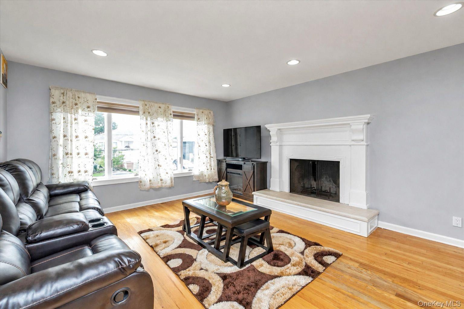 2489 Aron Drive W