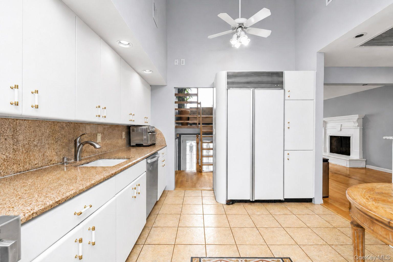 2489 Aron Drive W