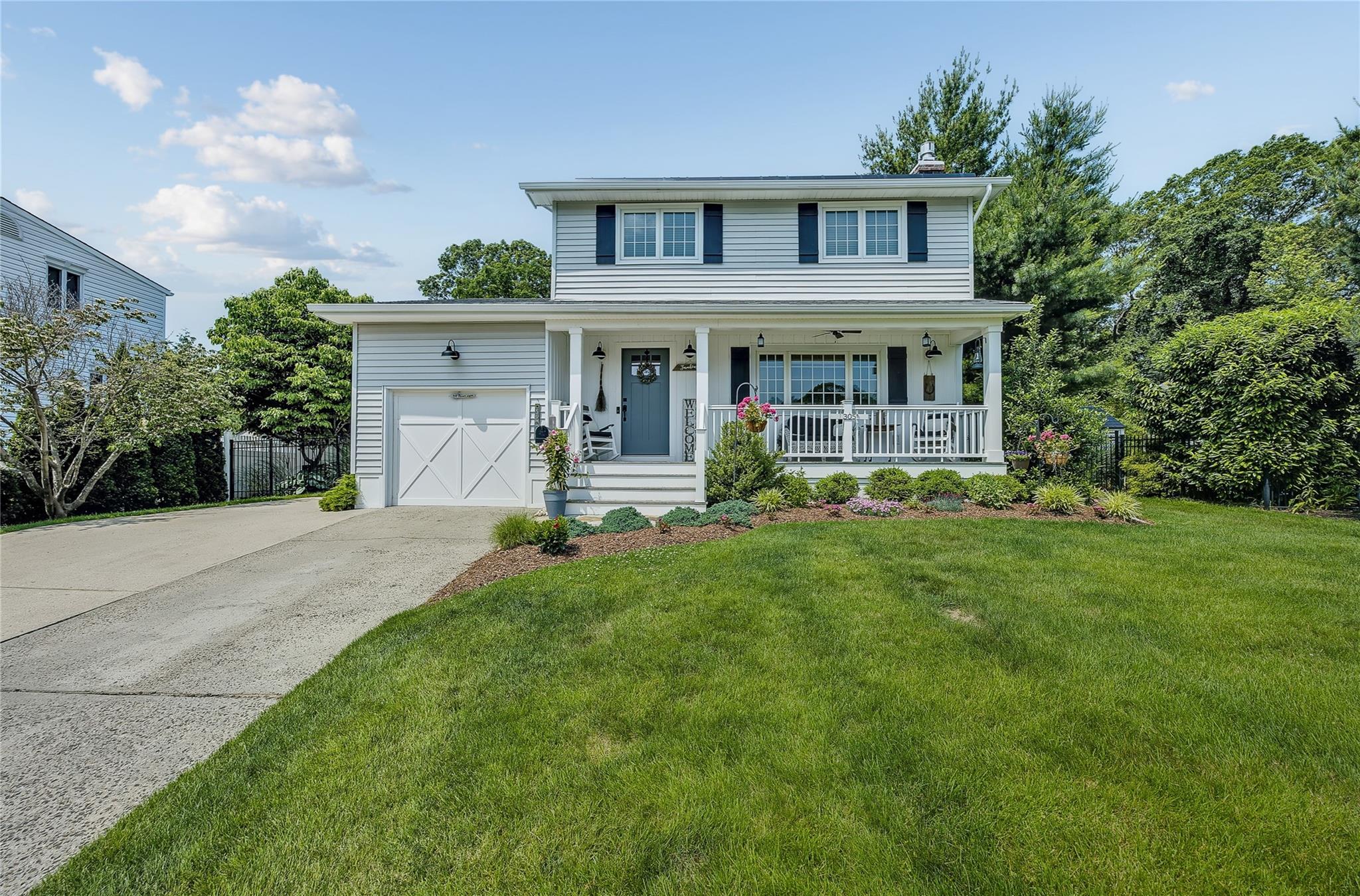Property for Sale at Devon Lane, Smithtown, Hamptons, NY - Bedrooms: 4 
Bathrooms: 3  - $779,000