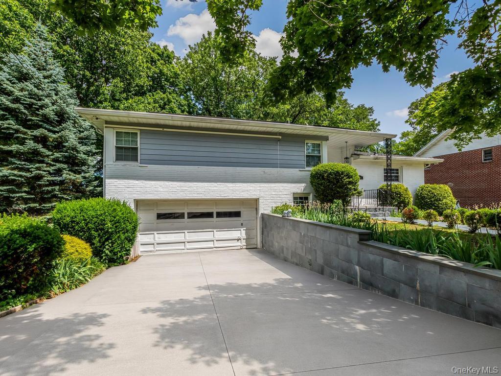 Photo of 130 La Salle Drive, Yonkers, NY 10710 (MLS # 1059078)