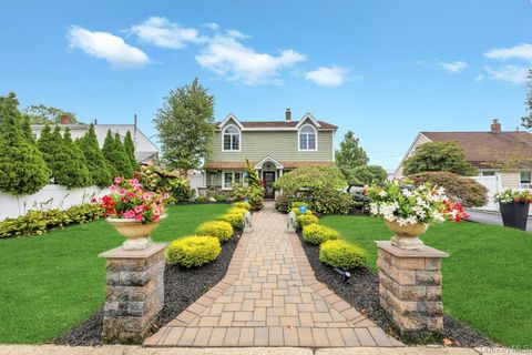 63 Silver Lane Levittown NY 11756