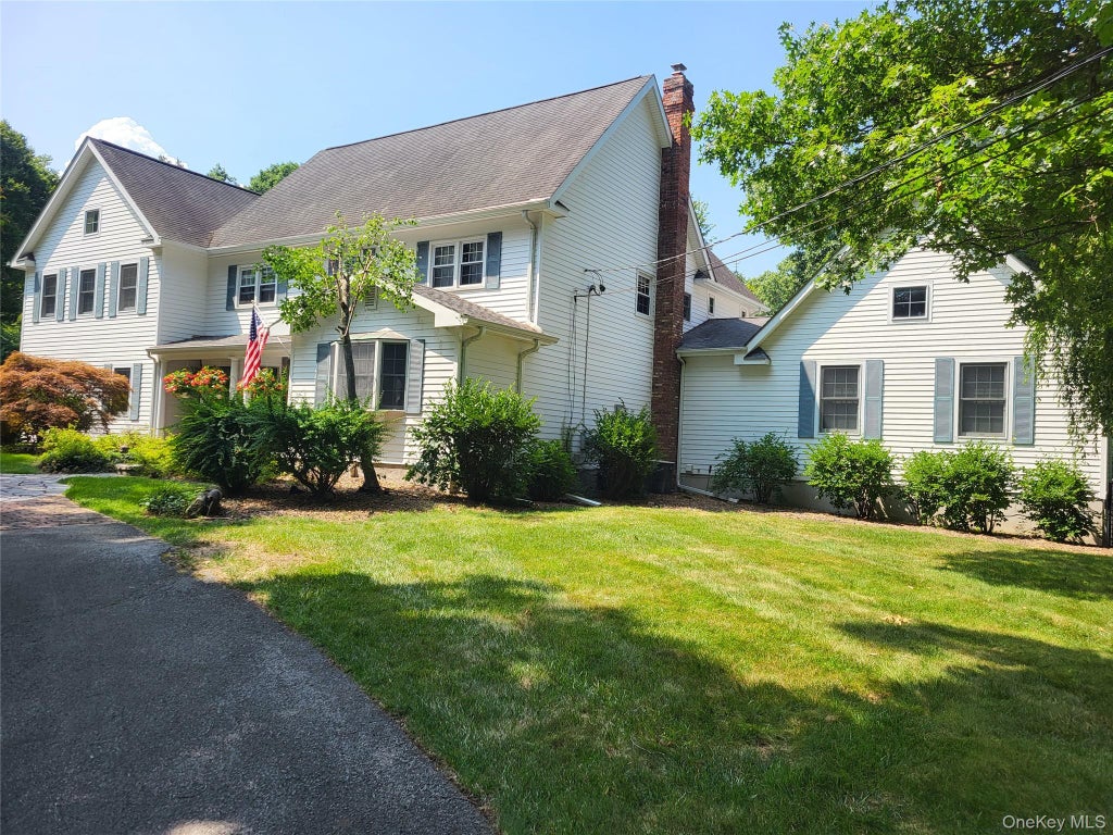 Photo of 18 Innsbruck Boulevard, Hopewell Junction, NY 12533 (MLS # 1049867)