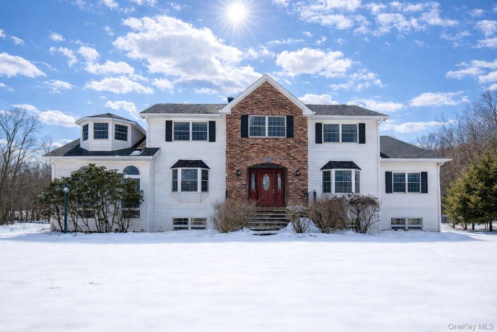 Photo of 3 Danielle Court, Montebello, NY 10901 (MLS # 963117)