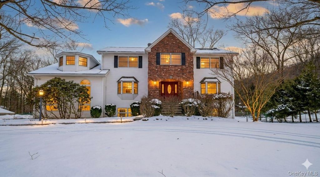 Photo of 3 Danielle Court, Montebello, NY 10901 (MLS # 963117)