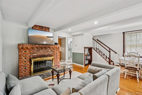 Photo of 4 Poplar Avenue, Stony Brook, NY 11790 (MLS # 888103)