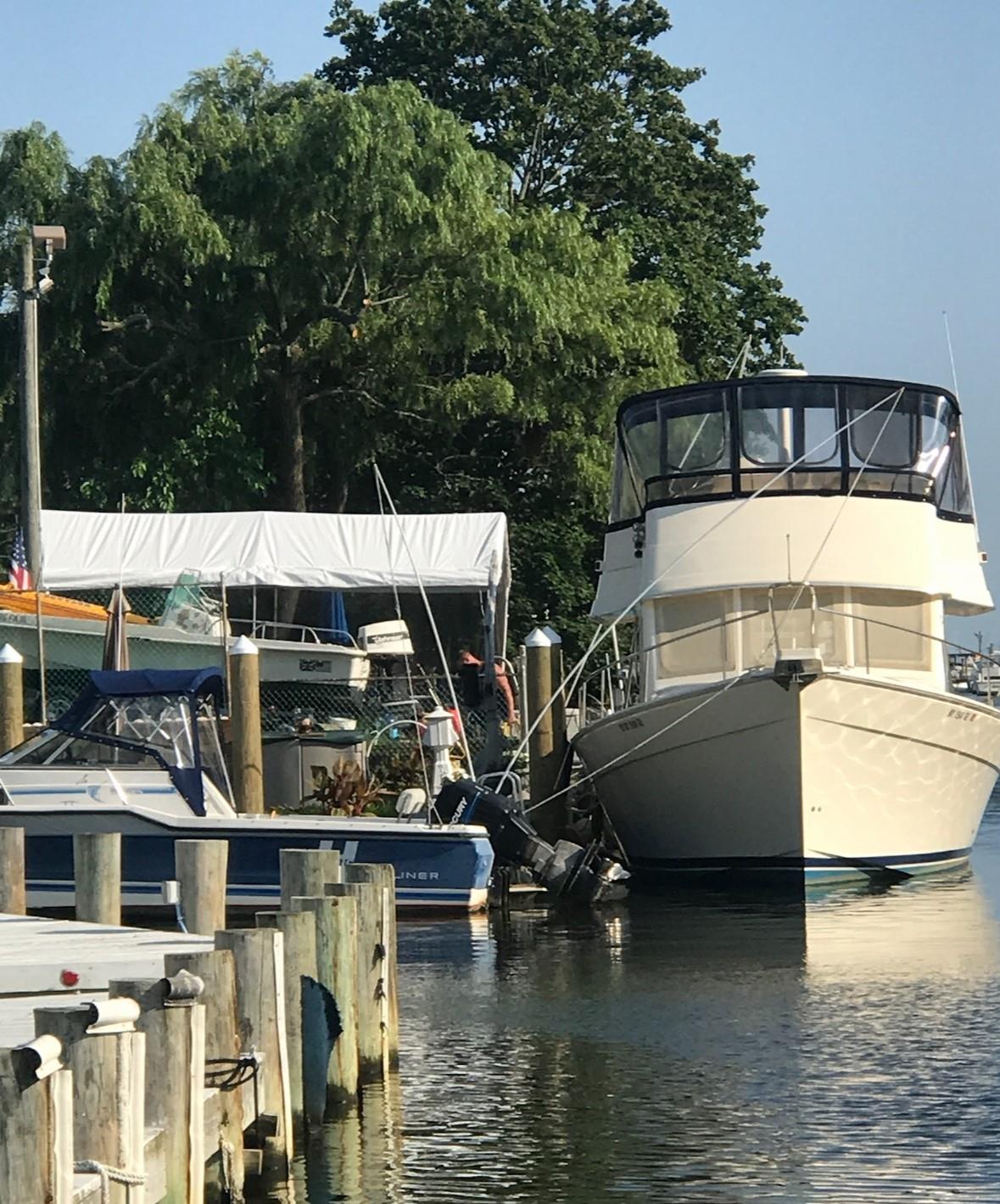 Boat Berth Riviera Drive, Lindenhurst, New York image 3