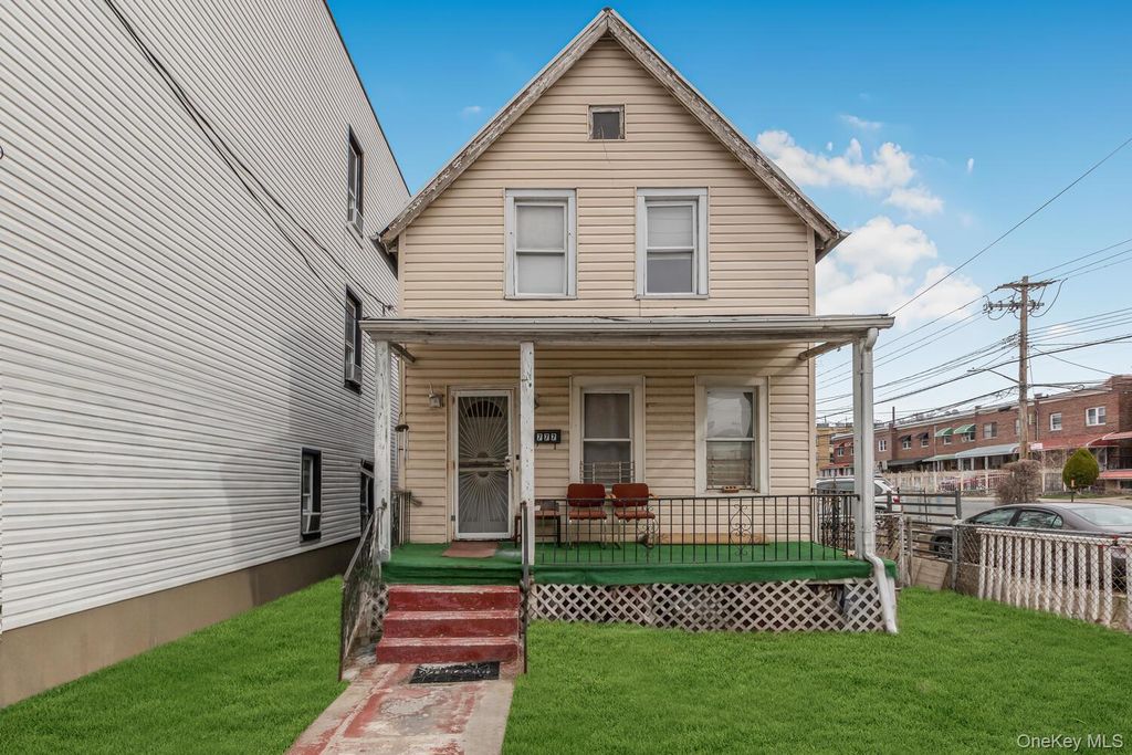 Photo of 777 E 225th Street, Bronx, NY 10466 (MLS # 982115)