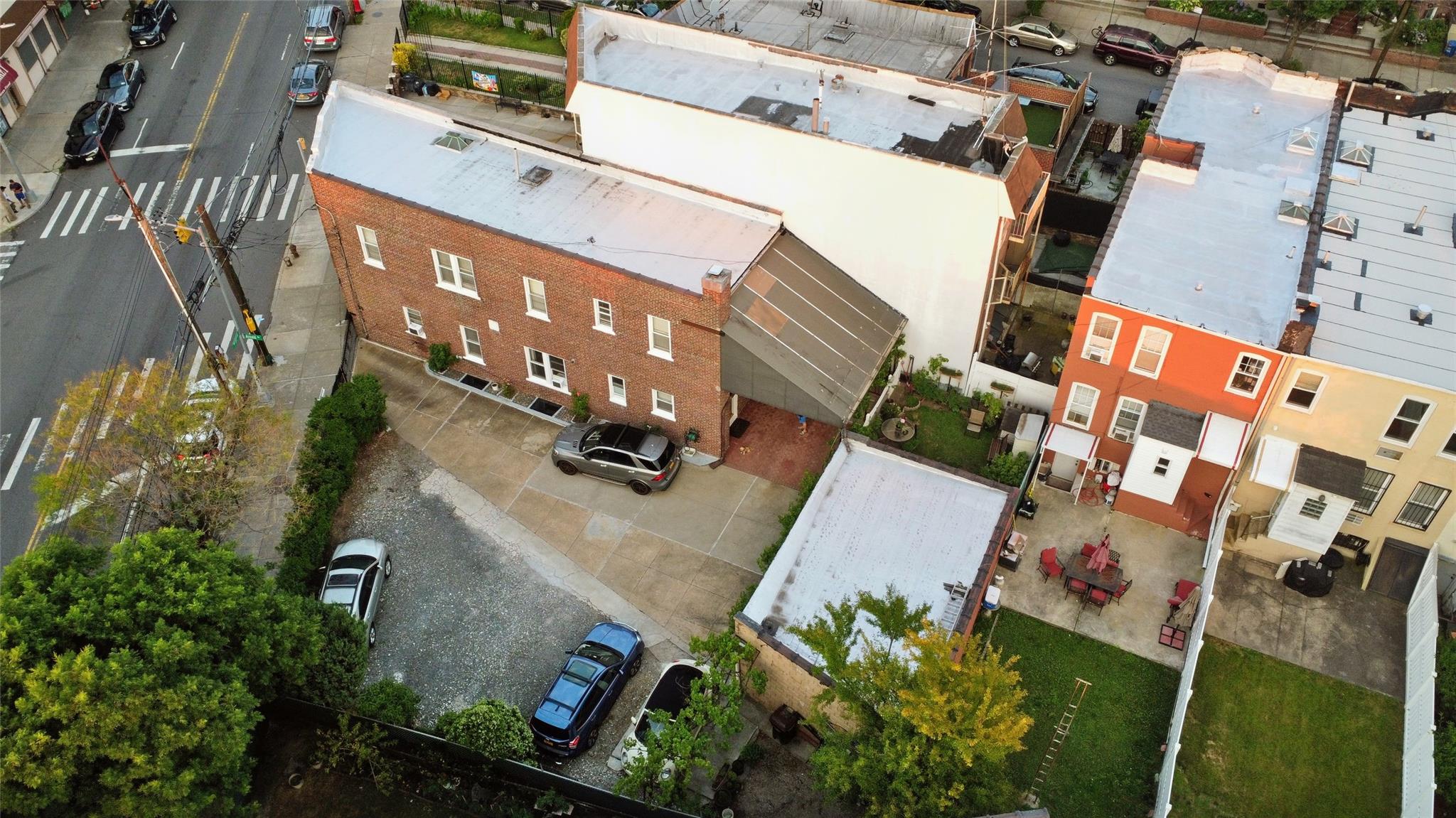 Property for Sale at Metropolitan Avenue, Ridgewood, Queens, NY - Bedrooms: 6 
Bathrooms: 4  - $1,980,000