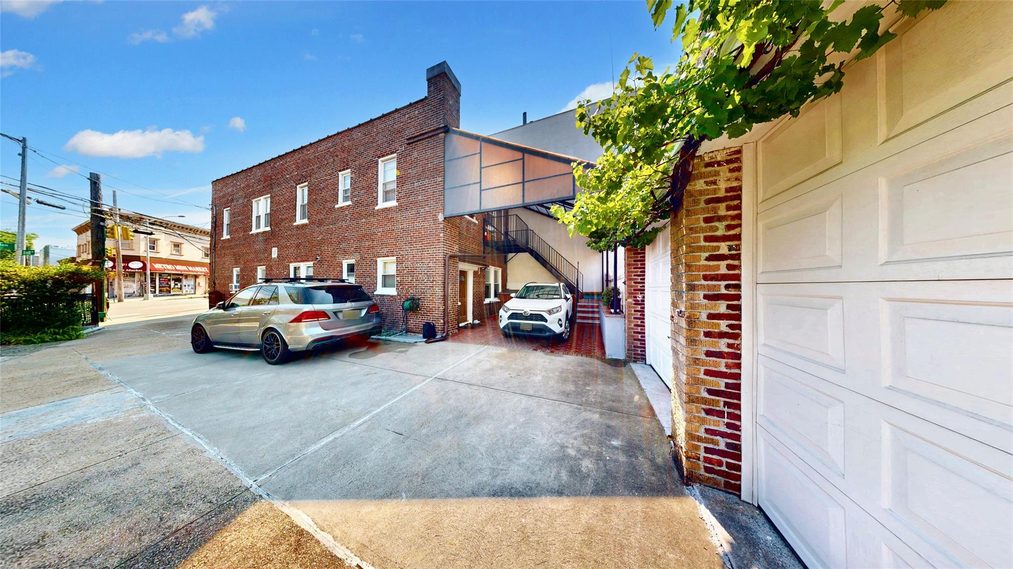 5368 Metropolitan Avenue