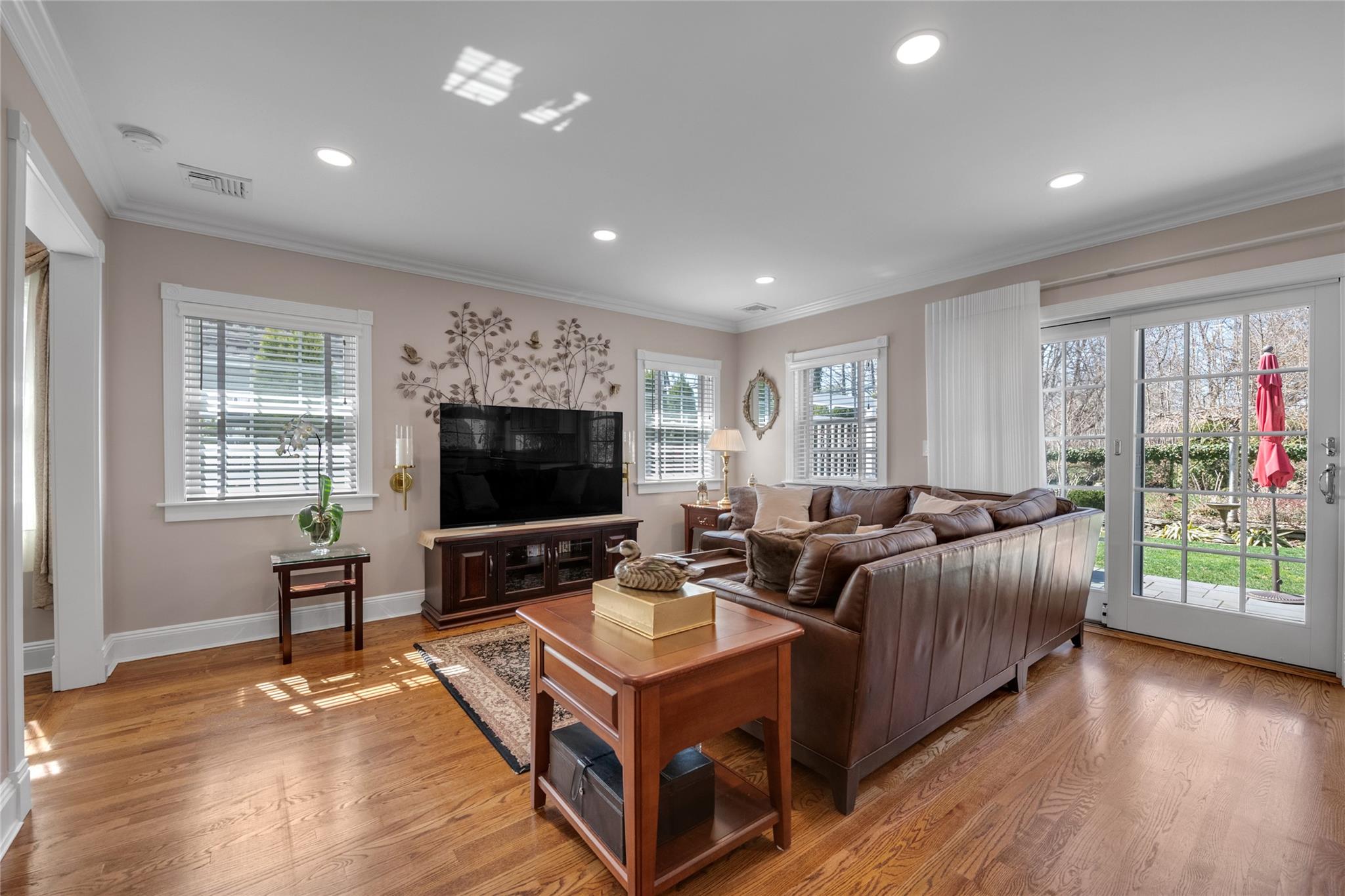 9 Robin Road, Manhasset, New York image 12