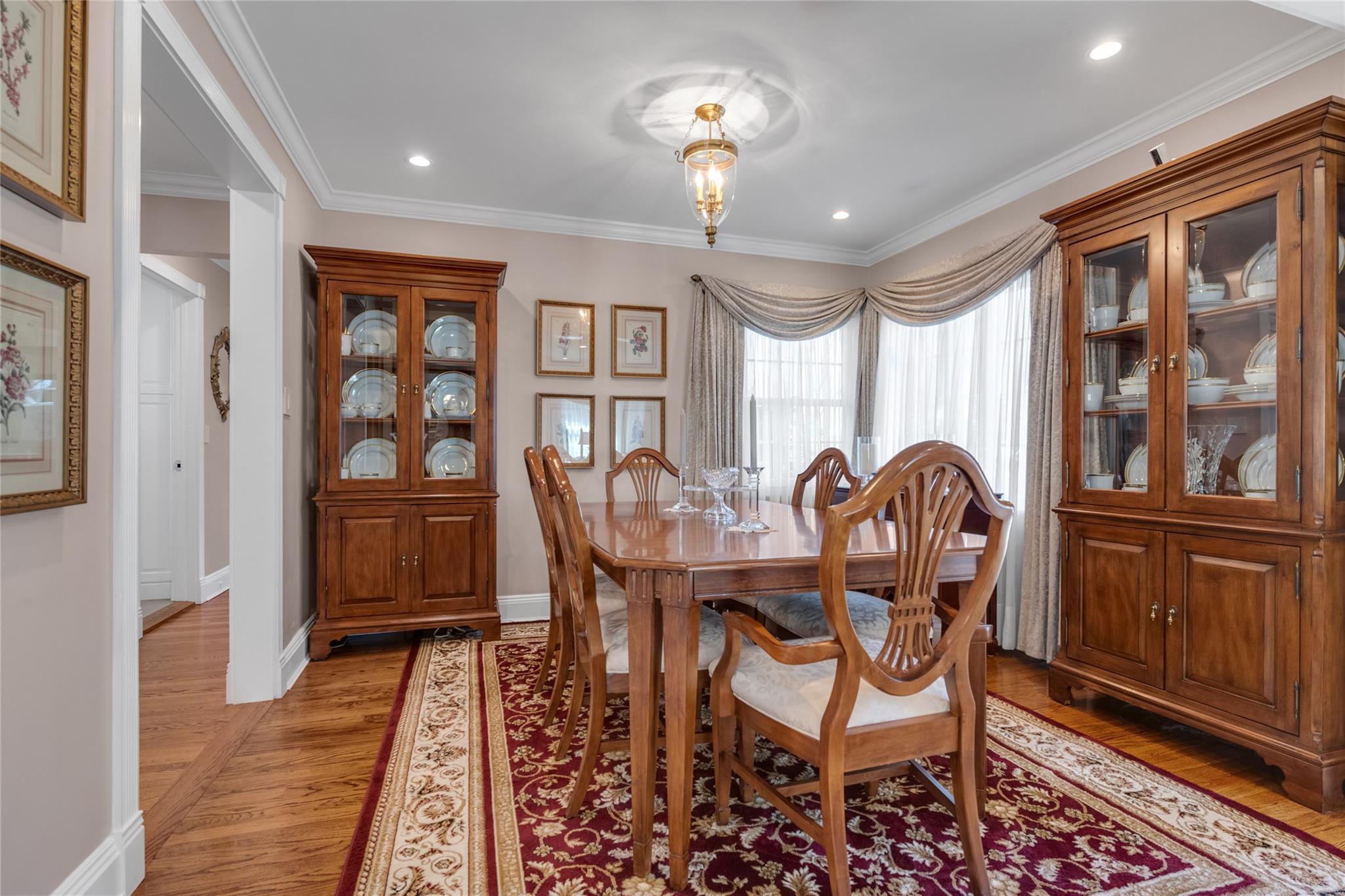 9 Robin Road, Manhasset, New York image 5