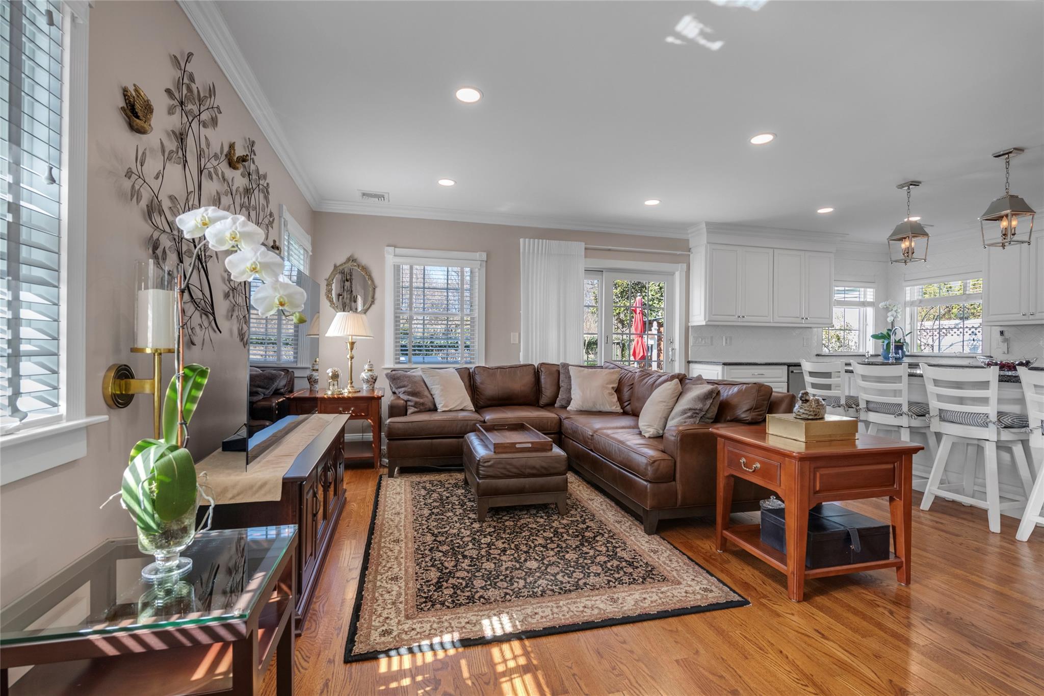 9 Robin Road, Manhasset, New York image 11