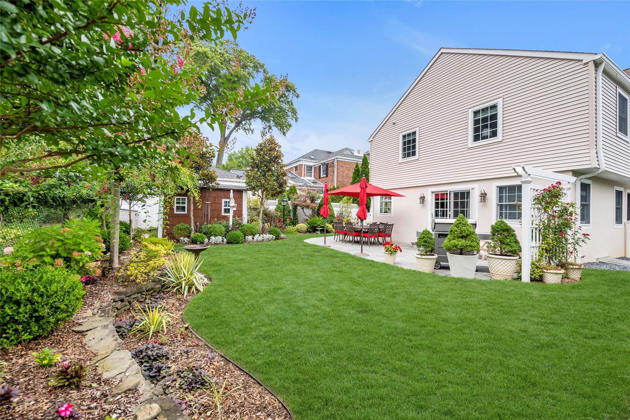 9 Robin Road, Manhasset, New York image 26