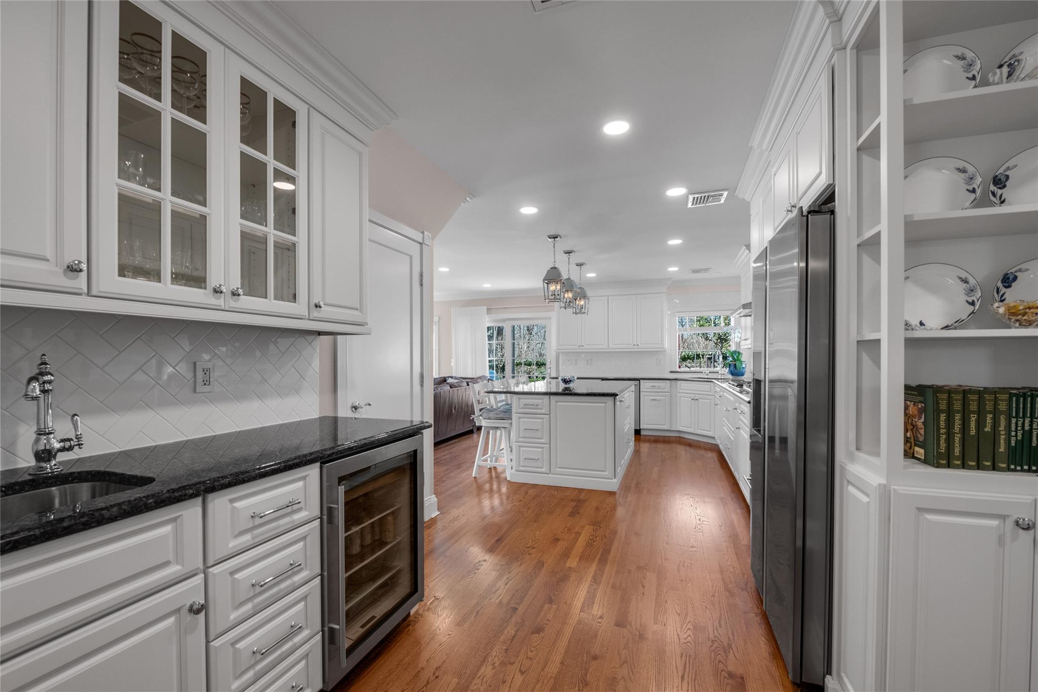 9 Robin Road, Manhasset, New York image 8