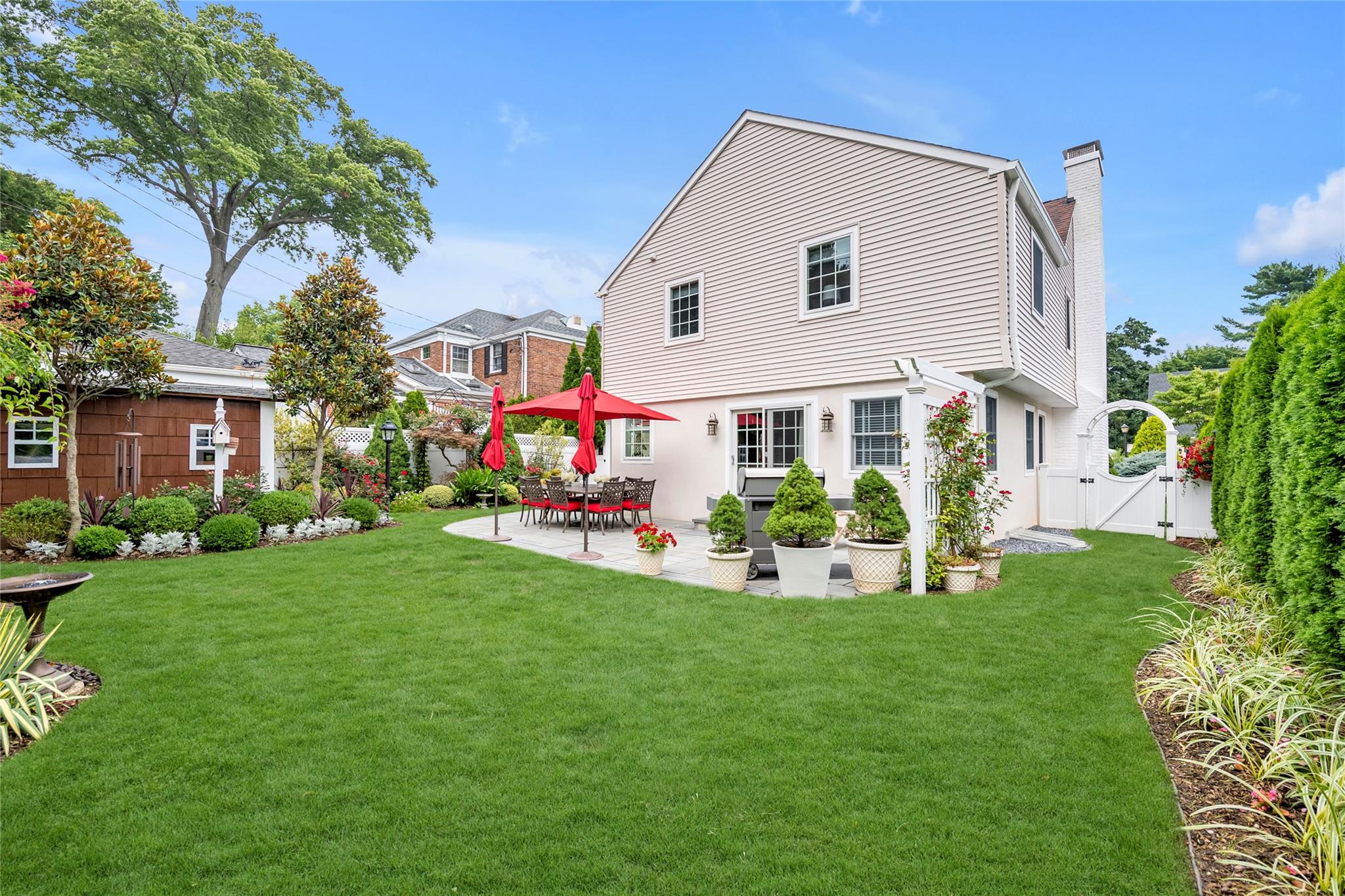 9 Robin Road, Manhasset, New York image 25