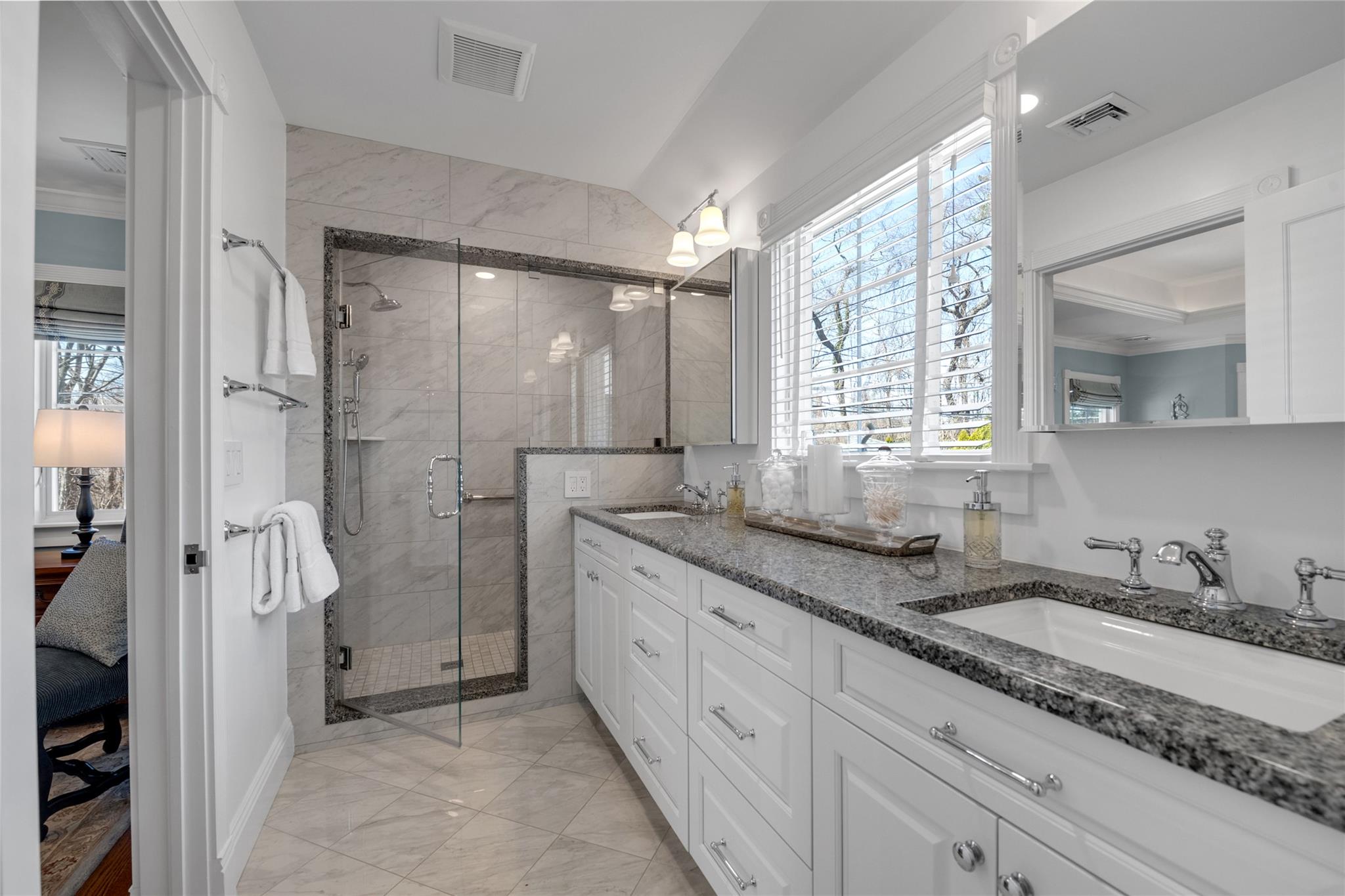 9 Robin Road, Manhasset, New York image 14