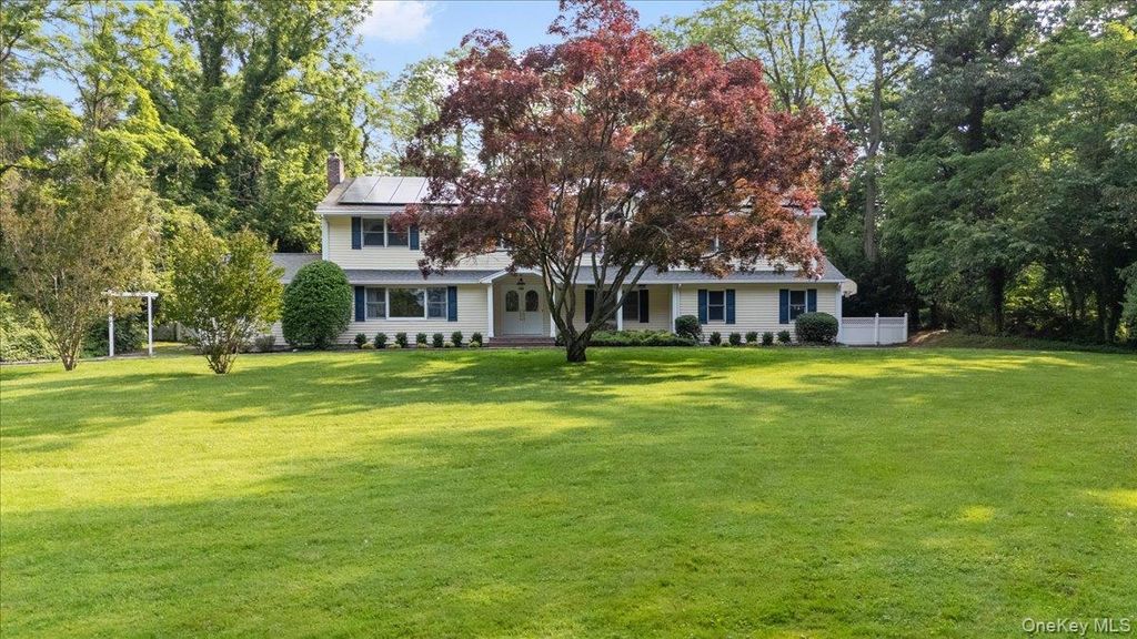 Photo of 306 Southdown Road, Lloyd Harbor, NY 11743 (MLS # 953244)