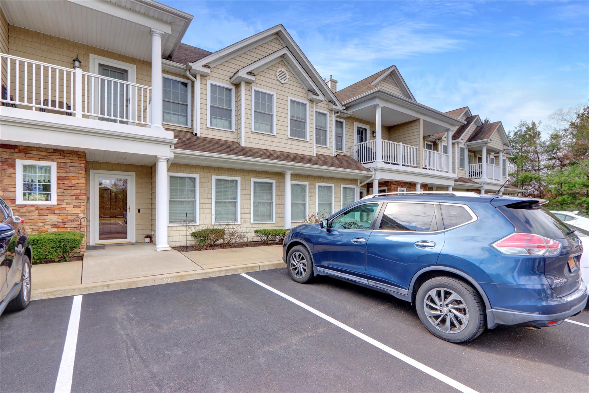 19 Della Drive #19, West Babylon, New York image 3