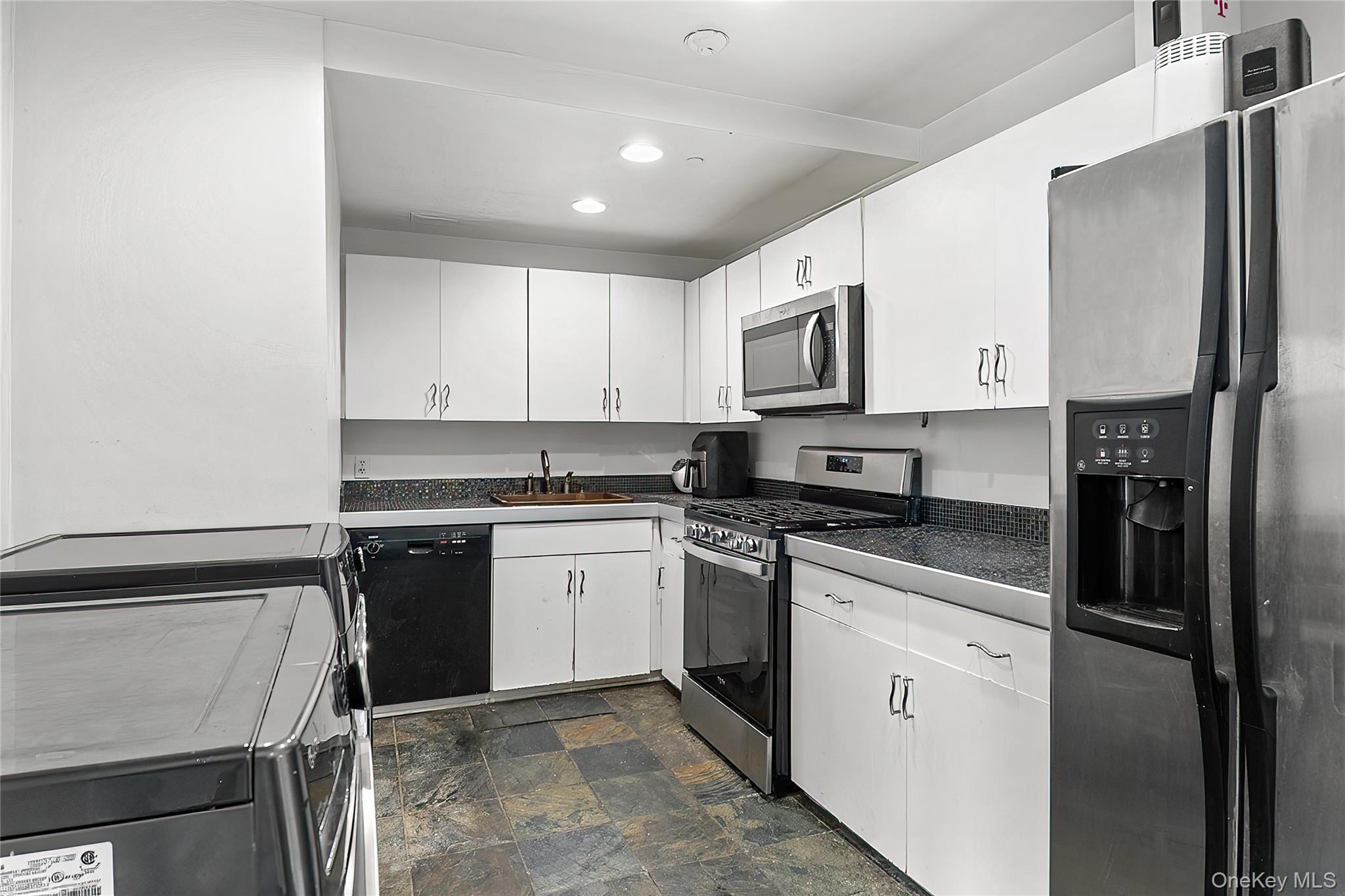 23 Water Grant Street 8E