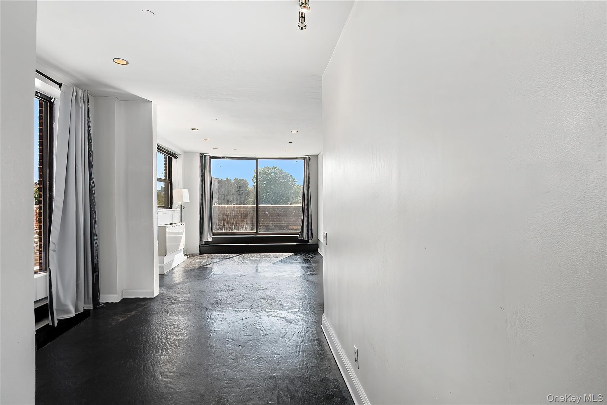 23 Water Grant Street 8E