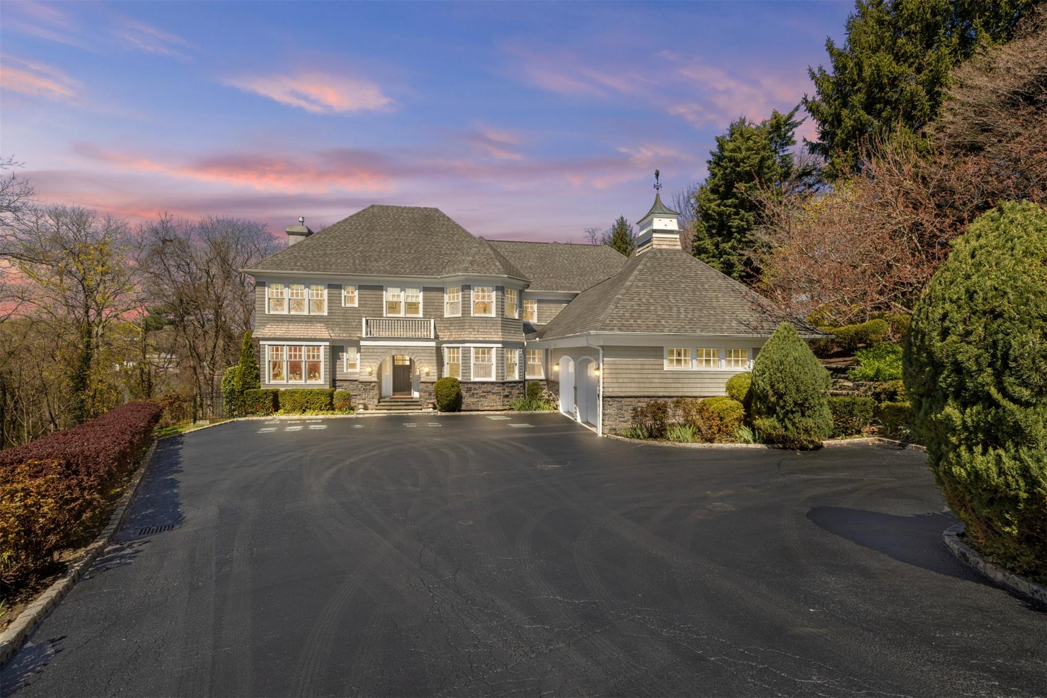 164 Colonial Parkway, Manhasset, New York image 2