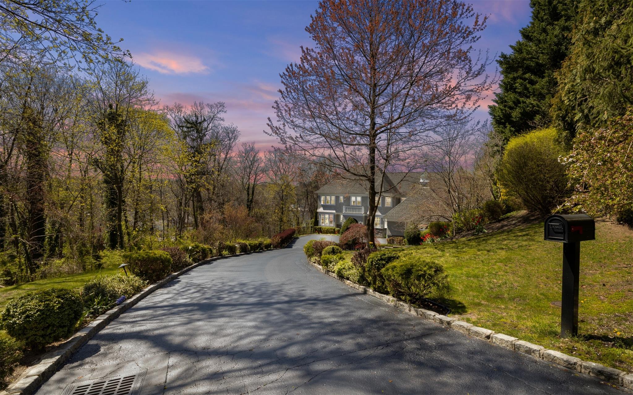 164 Colonial Parkway, Manhasset, New York image 1