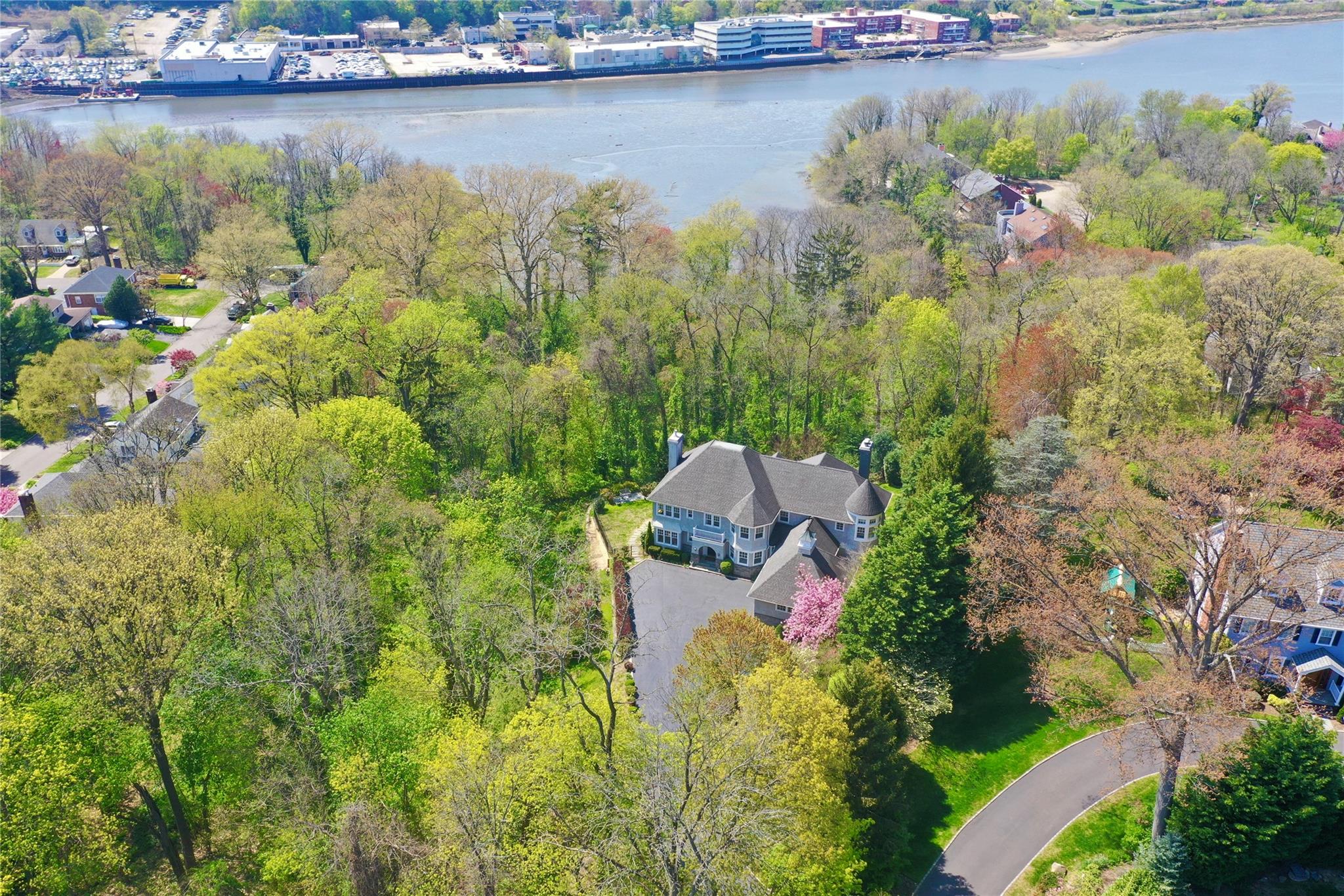 164 Colonial Parkway, Manhasset, New York image 4