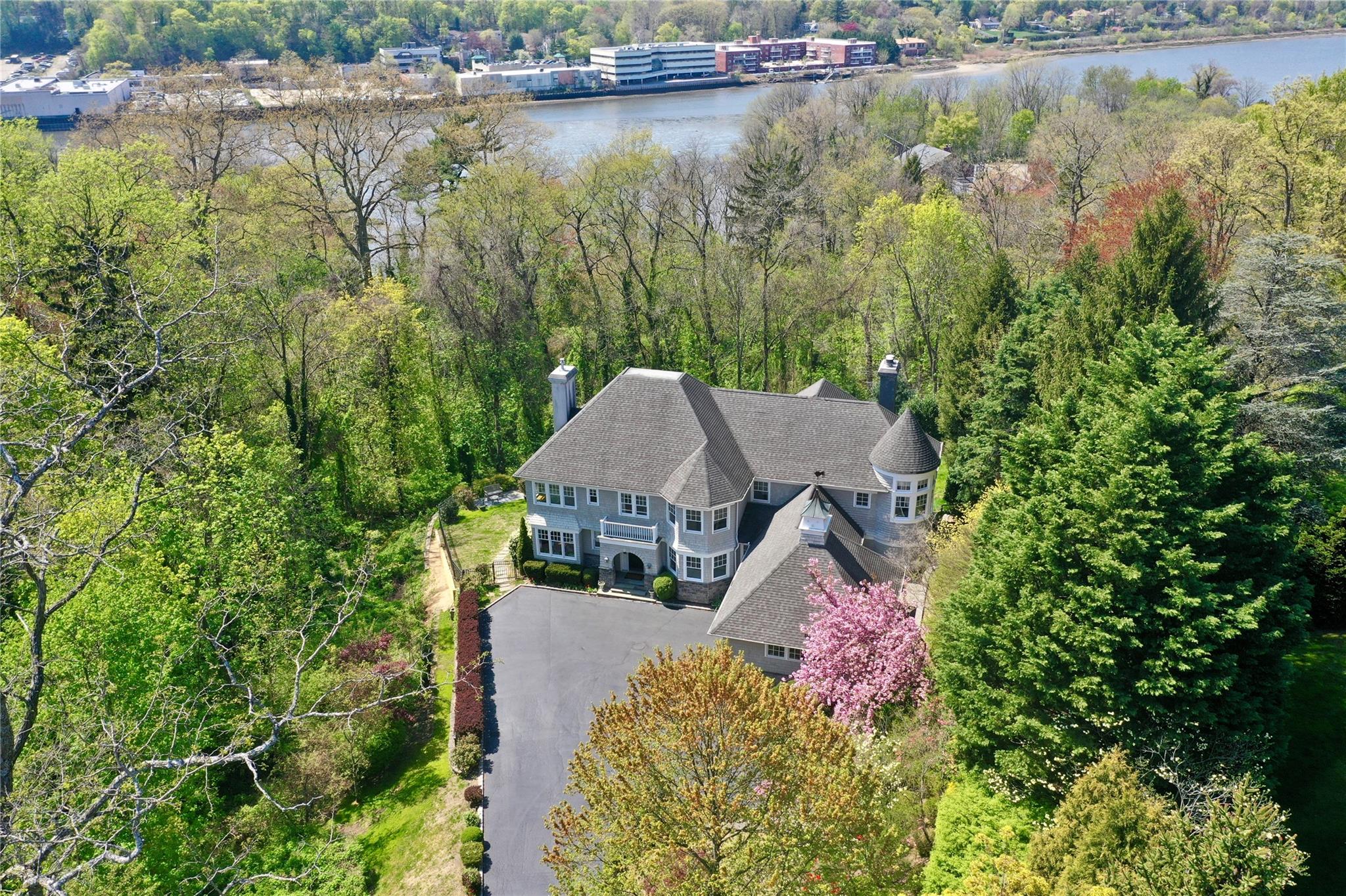 164 Colonial Parkway, Manhasset, New York image 5