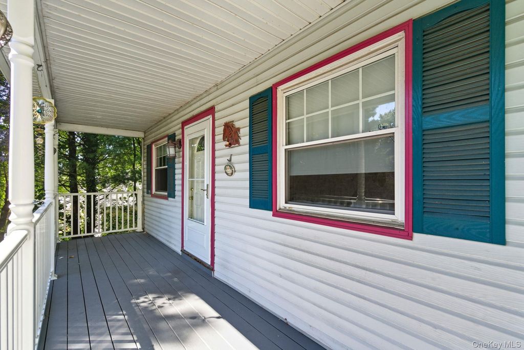 Photo of 24 Overlook Drive, Huntington, NY 11743 (MLS # 924433)