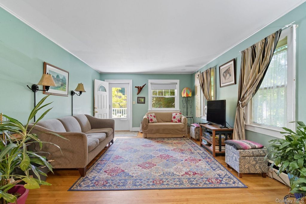 Photo of 24 Overlook Drive, Huntington, NY 11743 (MLS # 924433)