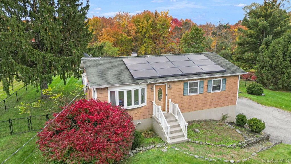Photo of 5 Quaker Hill Drive, Hyde Park, NY 12538 (MLS # 1060204)