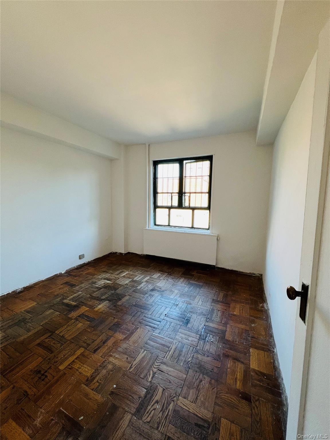 44 Metropolitan Oval 7C