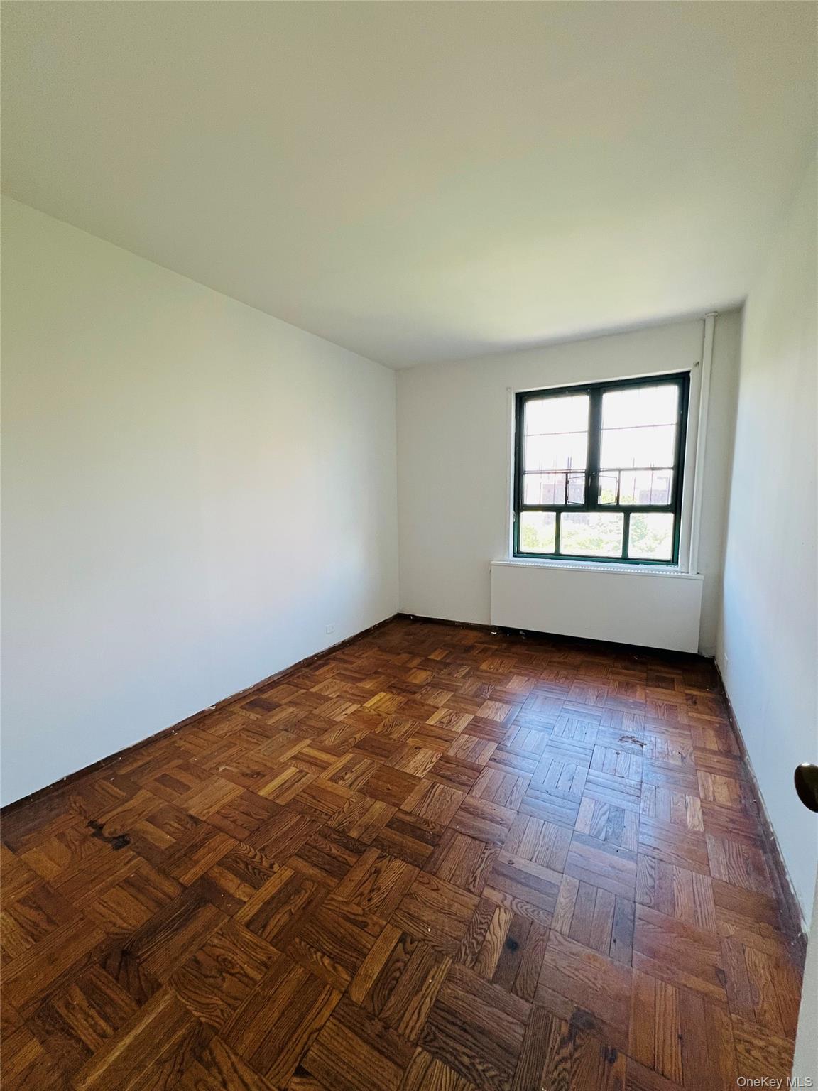 44 Metropolitan Oval 7C
