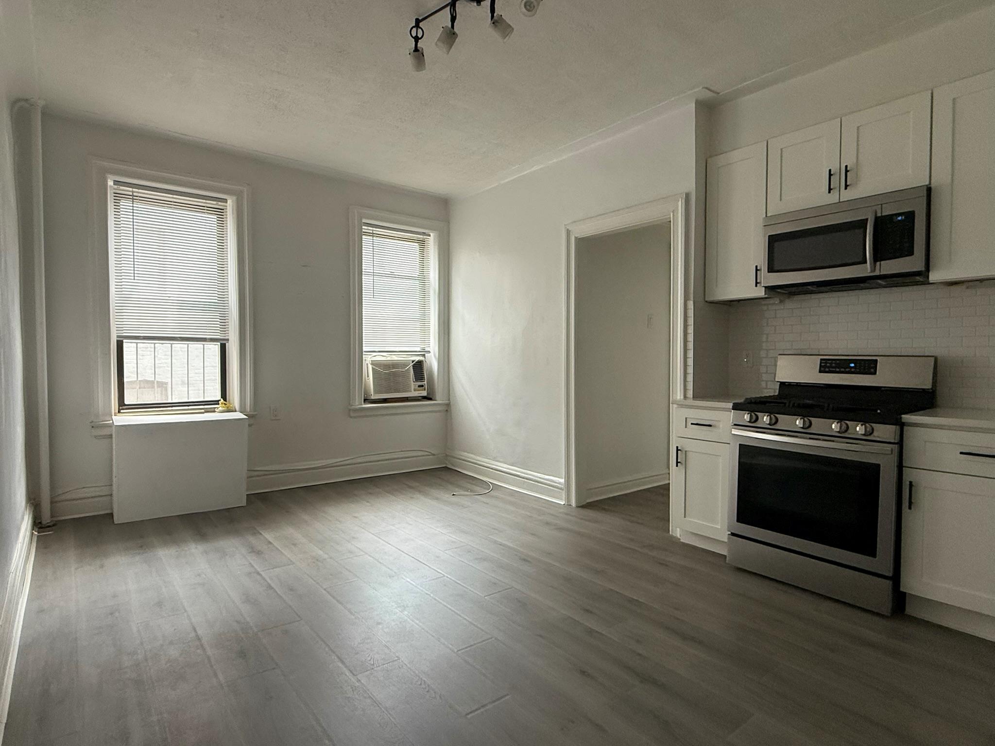 38 Street C7, Astoria, Queens, NY - 1 Bedrooms  
1 Bathrooms  
2 Rooms - 