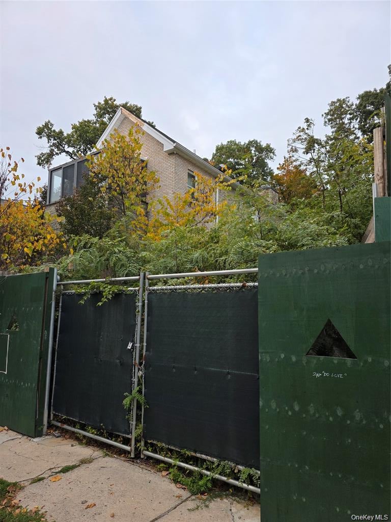 315 W 262nd Street
