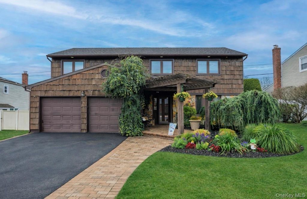 Photo of 19 Jacob Road, Plainview, NY 11803 (MLS # 987306)