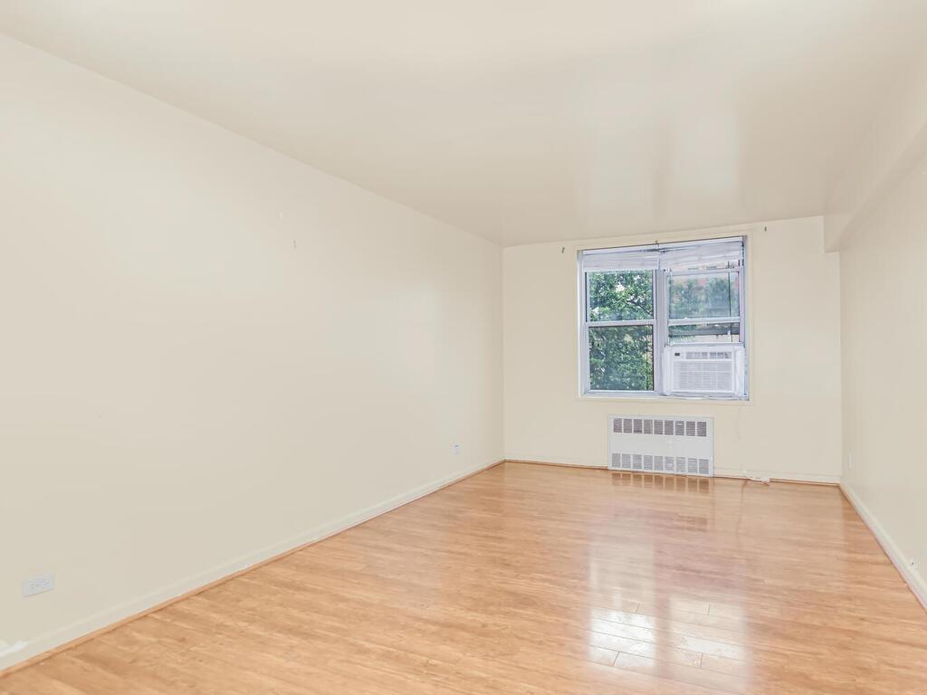 1425 Thieriot Avenue 2J