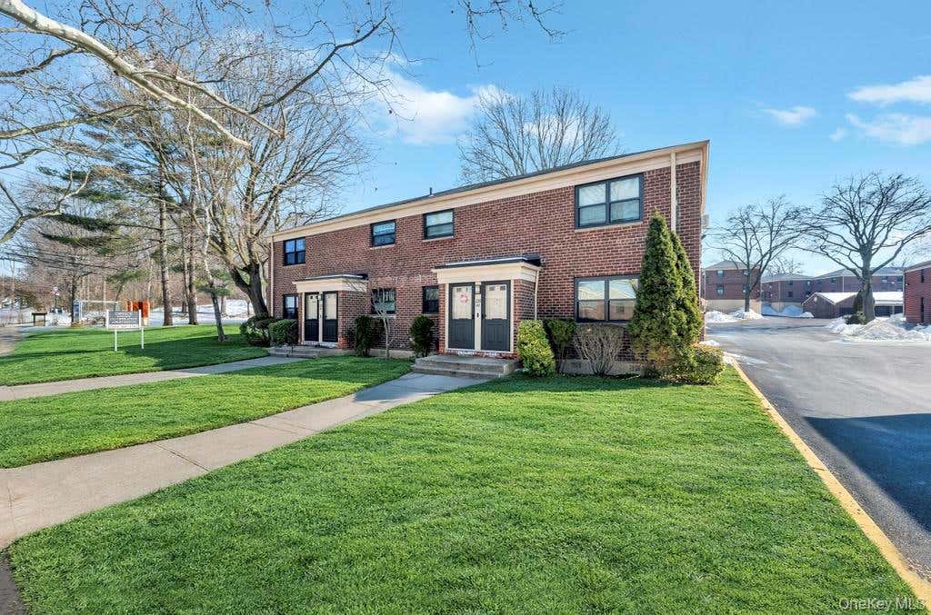 Photo of 220-44 73rd Avenue Ave #26A1, Oakland Gardens, NY 11364 (MLS # 1041344)