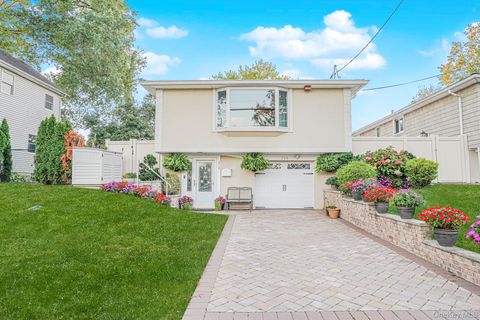 Photo of 218 Albee Avenue Ave, Staten Island, NY 10312 (MLS # 920023)