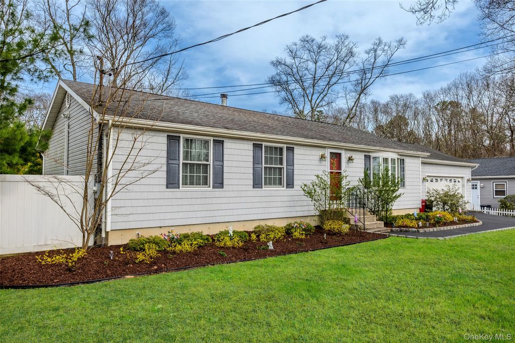 Photo of 9 S Pond Trail, Ridge, NY 11961 (MLS # 983898)