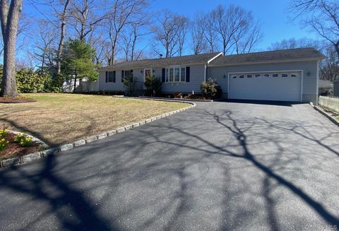 9 S Pond Trail Ridge NY 11961