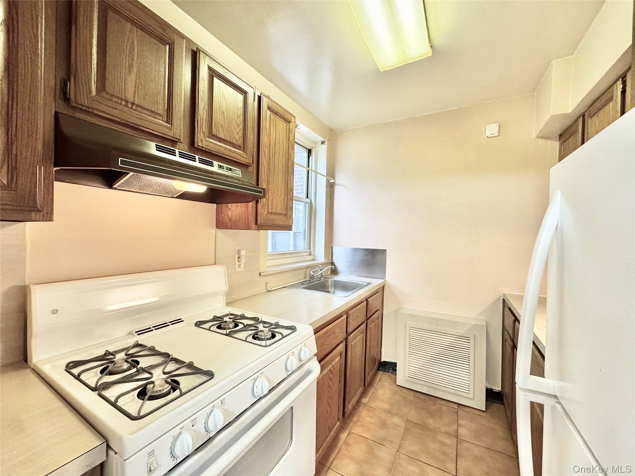 35-40 Clearview Expressway 371